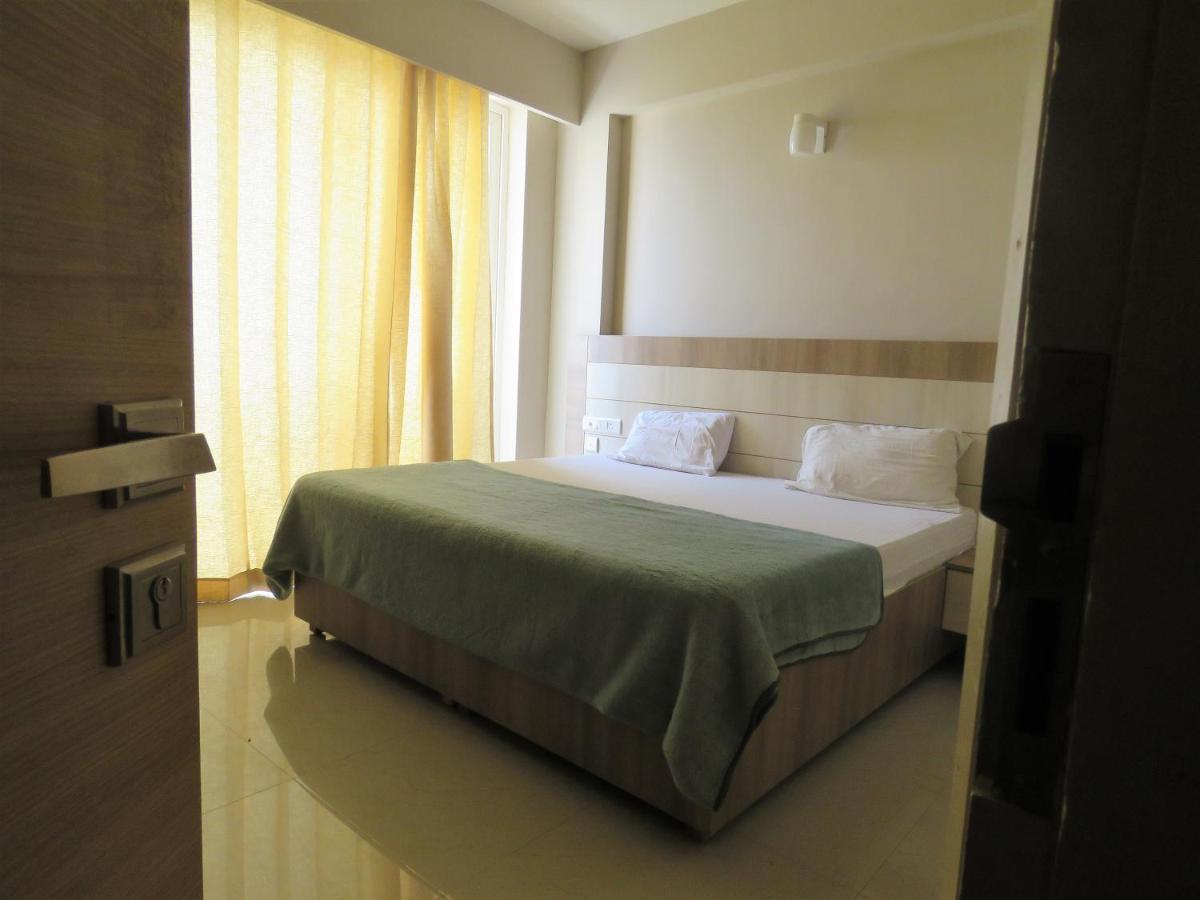 Vrindavan Inn Bagian luar foto