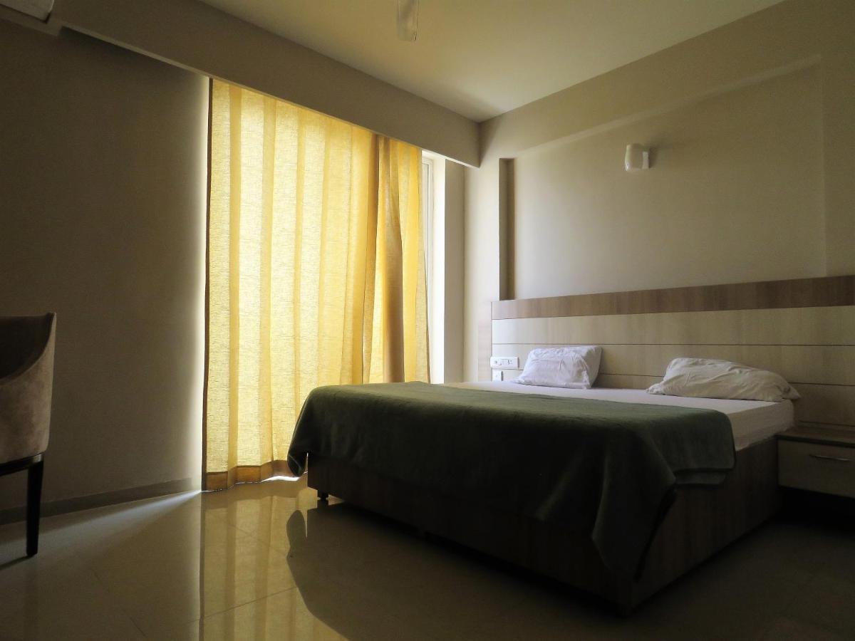 Vrindavan Inn Bagian luar foto