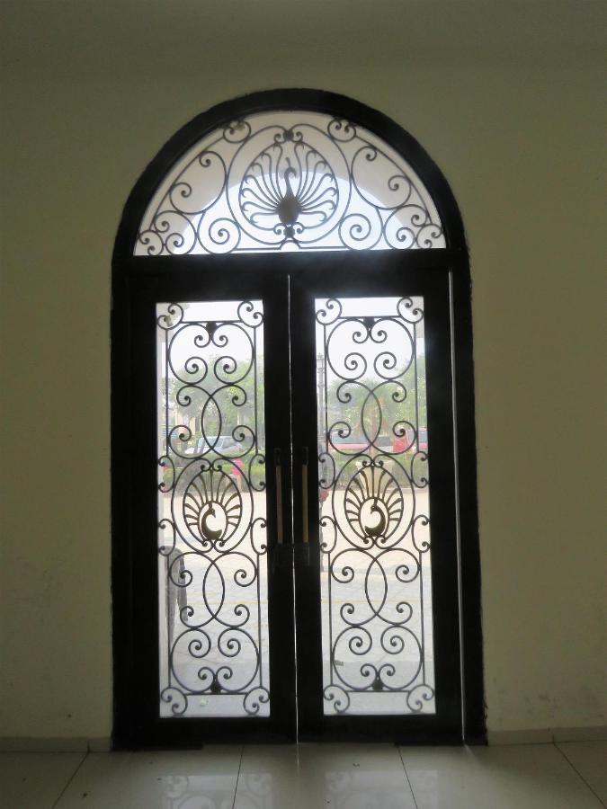Vrindavan Inn Bagian luar foto