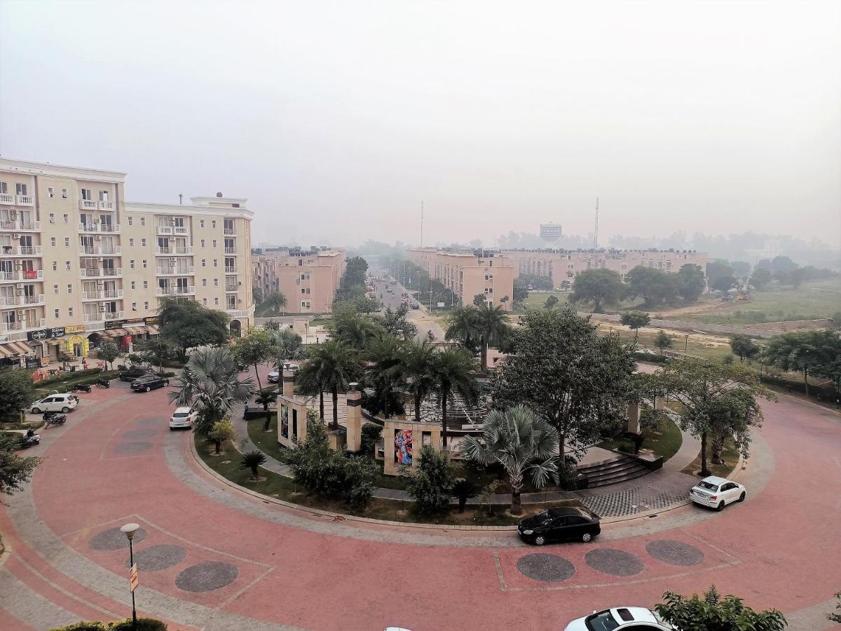 Vrindavan Inn Bagian luar foto
