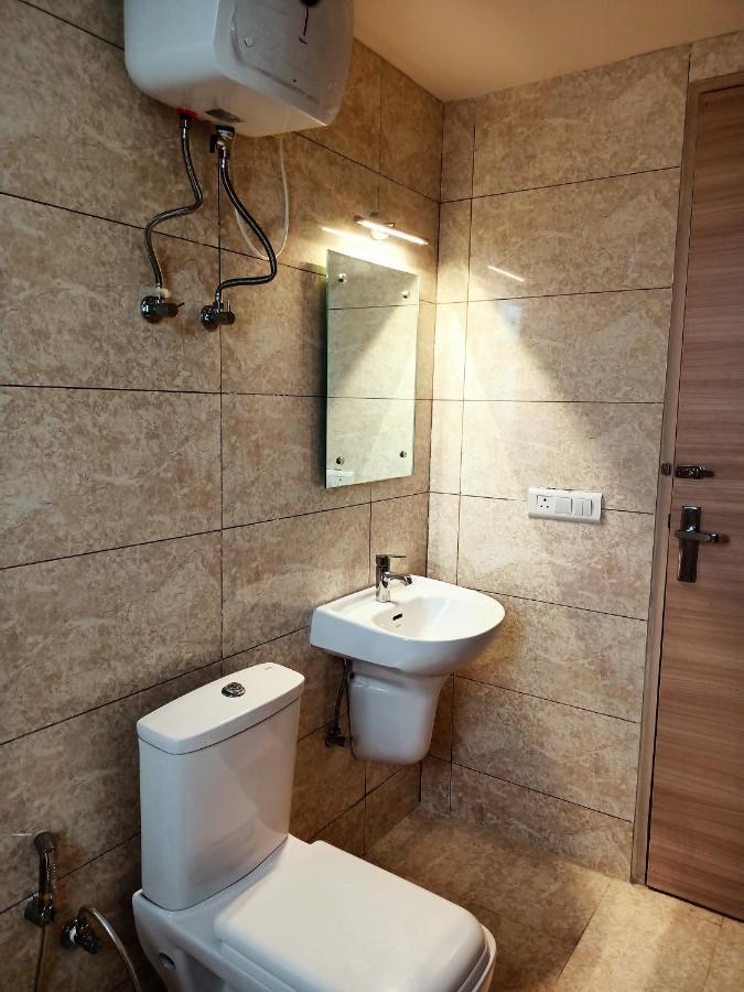 Vrindavan Inn Bagian luar foto