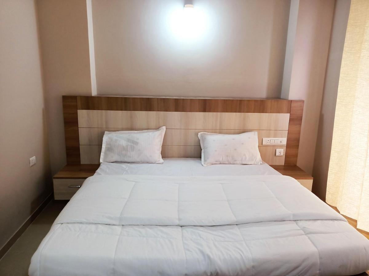 Vrindavan Inn Bagian luar foto